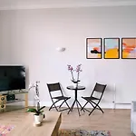 Finest Retreats - Tides - Luxury Sea Views Apartment